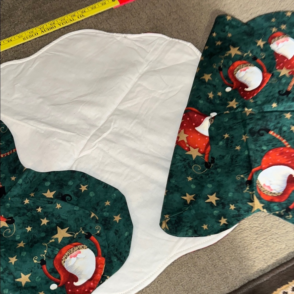 Source Unknown Holiday Patchwork Table Linens - Red, Green, Cream - Picture 4 of 4